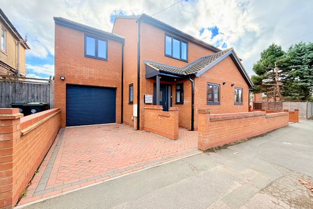 3-bed house on 2a, Simpson Avenue, Higham Ferrers, £1,300/mo