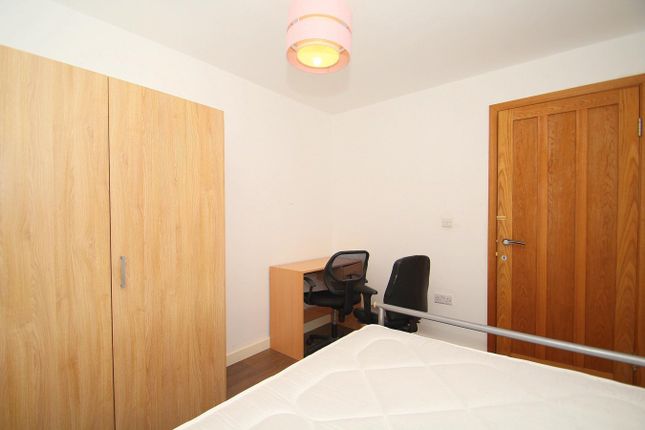 Room to rent in Hawthorn Drive, Denham