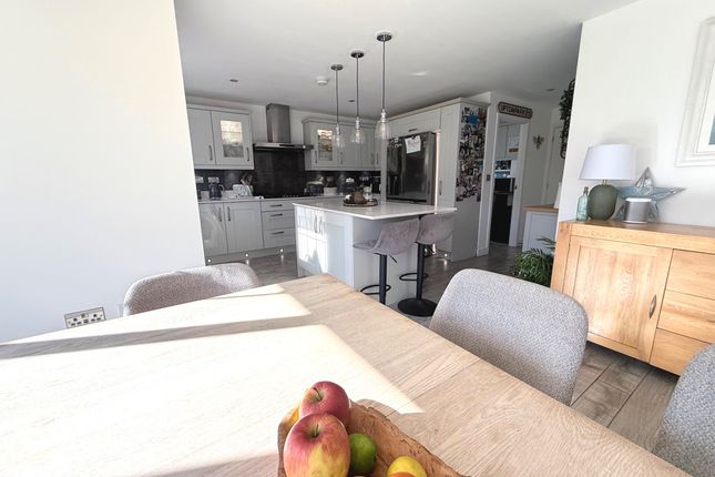 14, Hasler Grove, Chichester photo 3