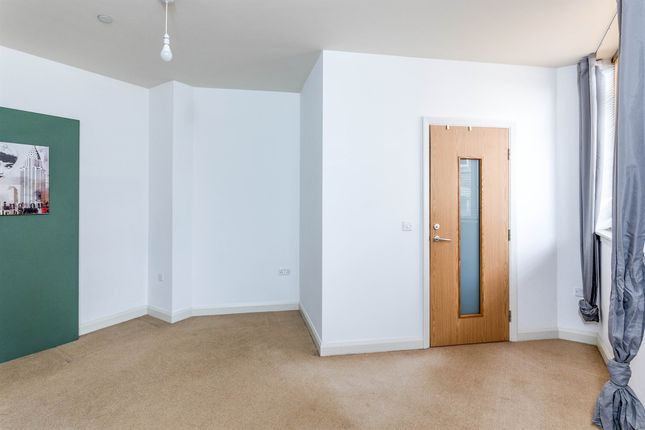 Flat for sale in Guildhall Road, Northampton