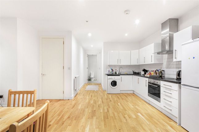 Flat 2, Colne House, 7, Manningtree Street, London photo 4
