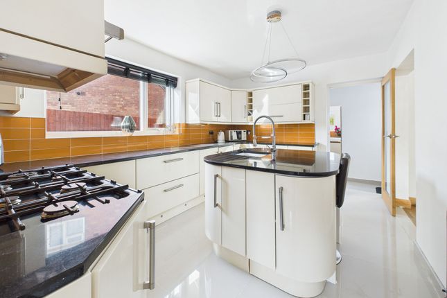 13 Cromwell Crescent, Nottingham photo 3