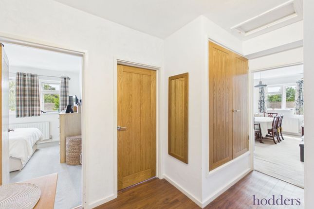 12, Cowper Close, Chertsey photo 3