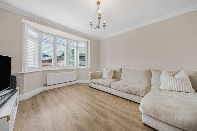 24 Gordon Road, Shepperton, Surrey photo 4
