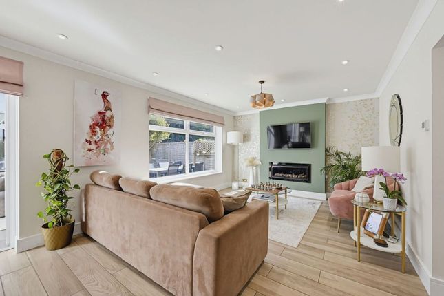 18 Mandeville Drive, Surbiton photo 3