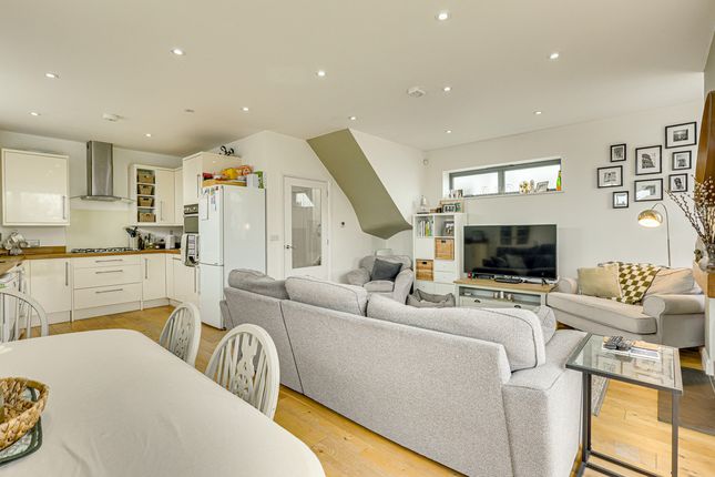 137, Prittlewell Chase, Westcliff-on-sea photo 3