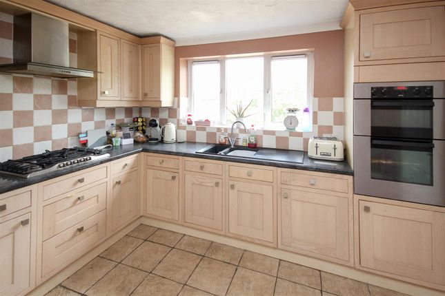 1, Lowry Close, Wellingborough photo 3