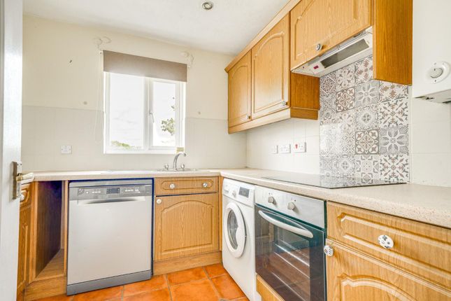25, Manor Close, Milton Keynes photo 3