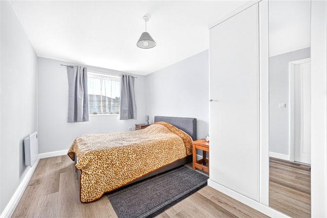 Flat 37, Ashton Court, 2, Connington Crescent, London photo 3
