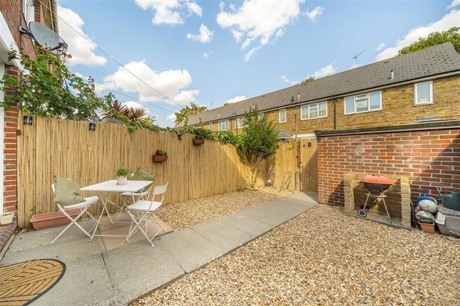 16, Rooke Way, London photo 4