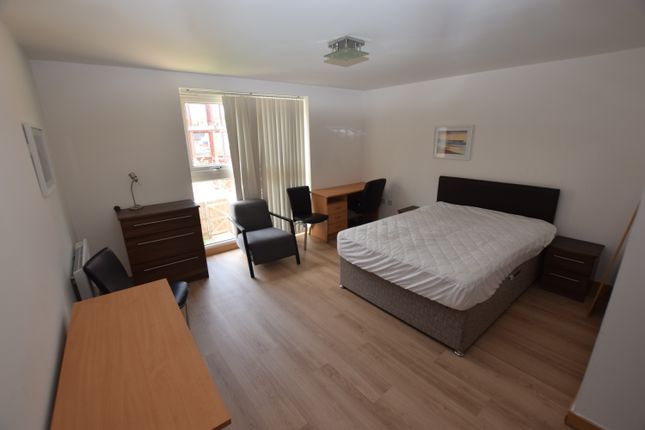 Town house to rent in Heia Wharf, Hawkins Road, Colchester