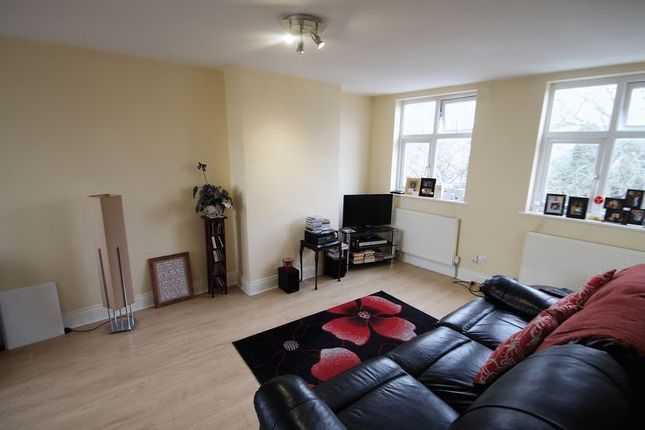 Flat for sale in Oldfield Circus, Northolt, Middlesex