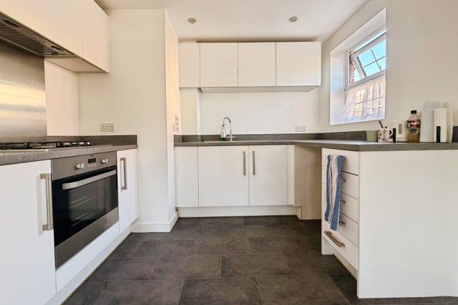 Flat 2, Spry Court, 1, Blackbourne Chase, West Sussex photo 3