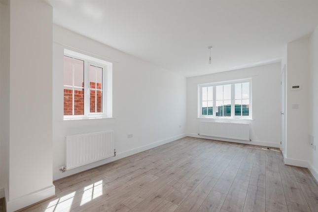 69, Fairham Way, Nottingham photo 5