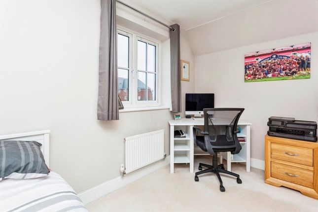 Flat for sale in Brookfield Drive, Horley