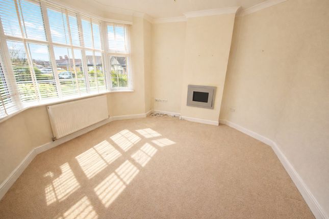 113 Chalet Estate, Hammers Lane, London photo 2