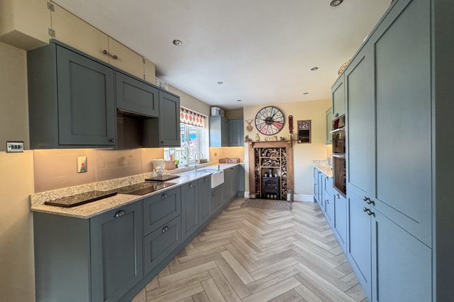 Yew Tree Cottage, Thorpe Road, Clacton-on-Sea photo 2