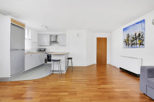 Flat for sale in Hanover Place, Mile End, London
