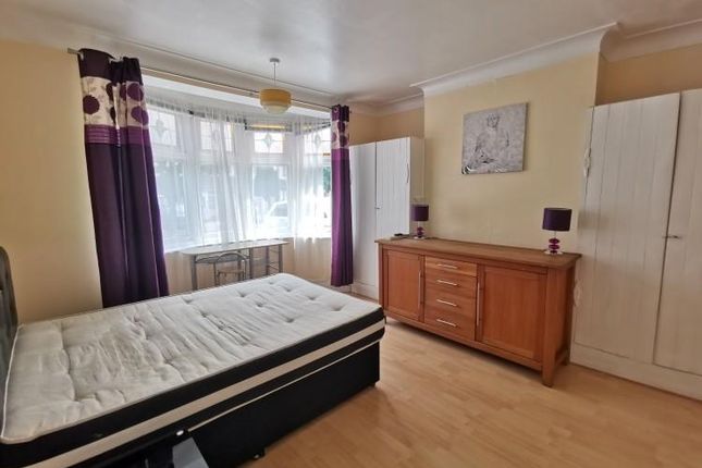 36A, Fairfield Crescent, Edgware photo 3