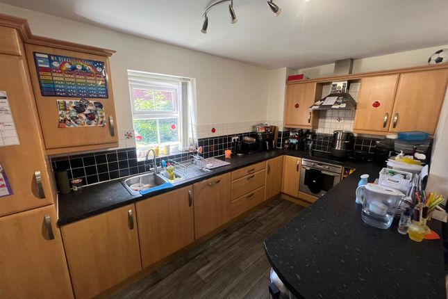 16, New Copper Moss, Altrincham photo 4