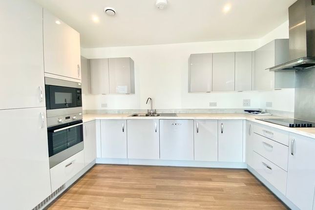 67d Blackburn Court, Bollo Lane, London photo 2