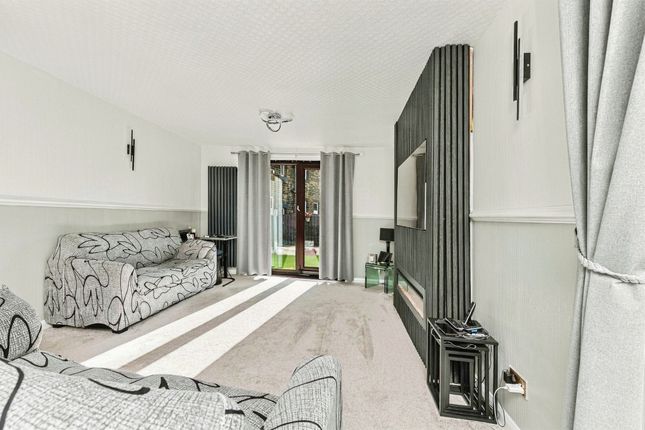 Fields Road, Bradford photo 4