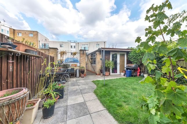 Town house for sale in Newingham Crescent, Cambridge