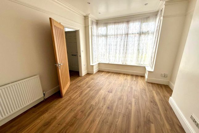 102, Basildon Road photo 4