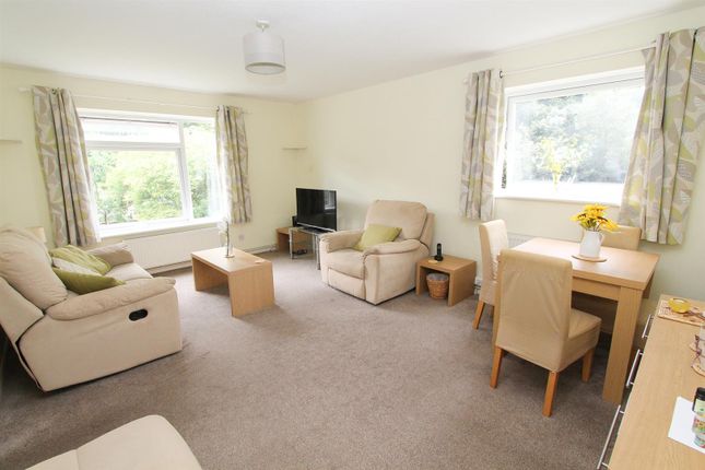 Thumbnail Flat for sale in Sandown Drive, Carshalton