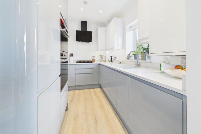 4, Francis Court, Armour Road, Reading photo 2