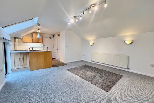 1, Hayloft, South Croydon photo 2