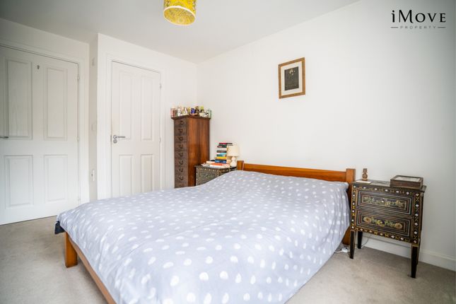 Flat for sale in Radcliffe House, 3 Worcester Close, London