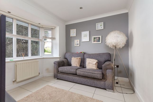 5, Willow Close, Bury photo 4