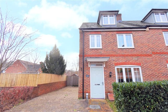 Thumbnail Semi-detached house to rent in Woodhouse Gardens, Greenham, Thatcham, Berkshire