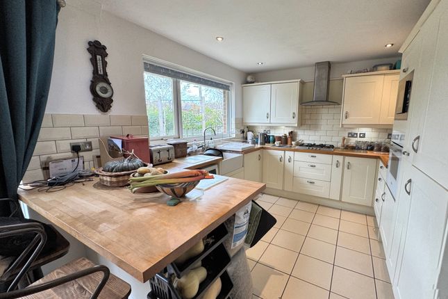 13 Mountain Close, Exmouth photo 3