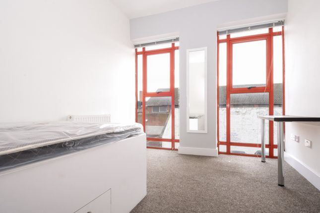 Thumbnail Flat to rent in South Street, Reading, Berkshire