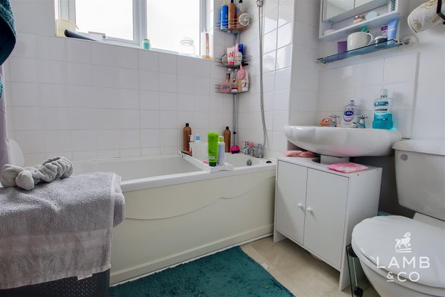 19, Caterham Close, Clacton-on-Sea photo 5