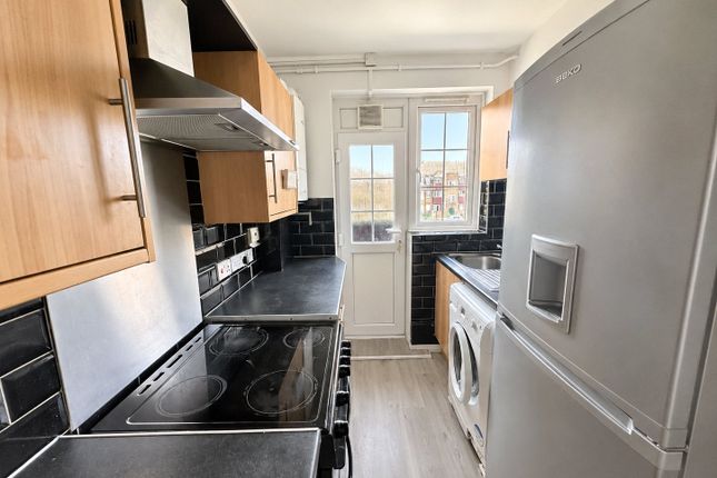54, Scarlet Road, London photo 3