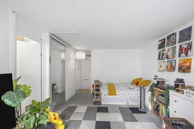 Flat 31, Narvic House, 125, Flaxman Road, London photo 4