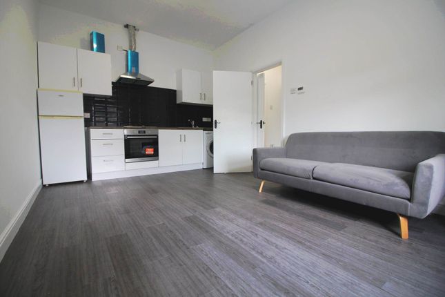 Flat to rent in Acton Lane, Chiswick
