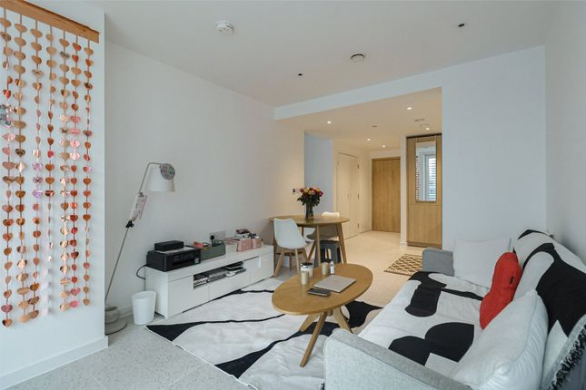 Apartment 1407, Bouchon Point, 7, Cendal Crescent, Whitechapel photo 3