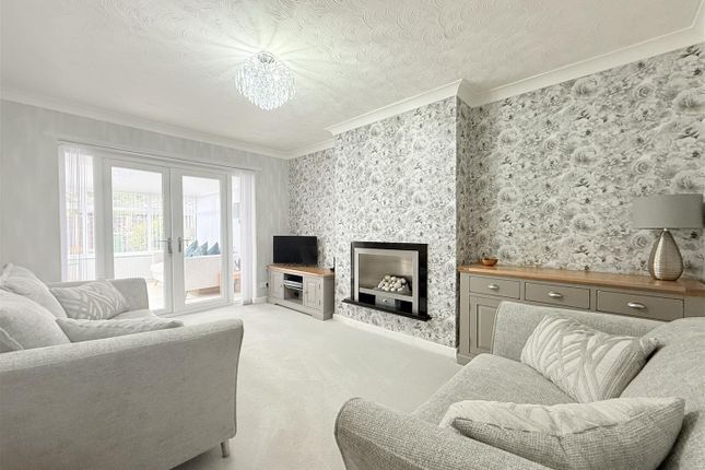 Palmerston Close, Manchester photo 2