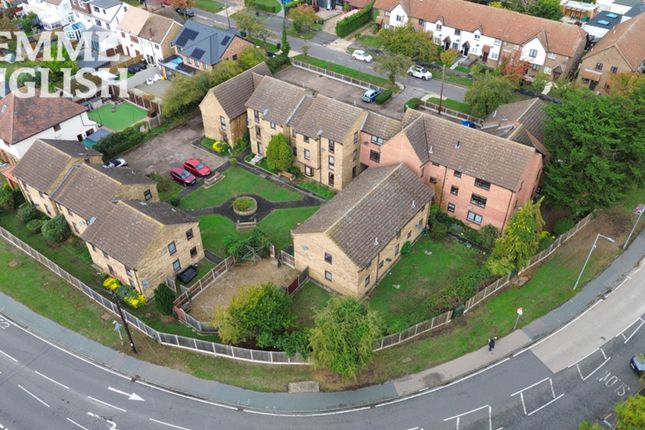 10 Evergreen Court Grange Avenue, Wickford photo 4