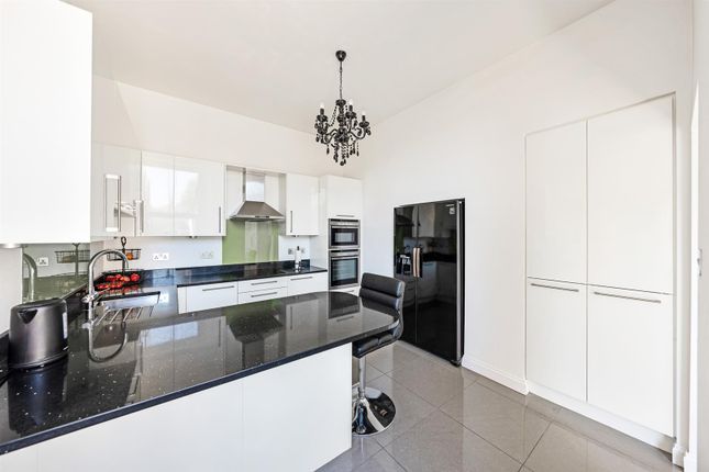 Kitchen 2.Jpg