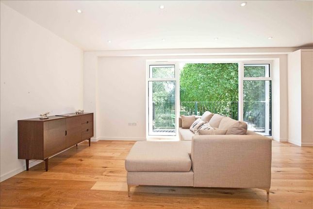 Thumbnail Flat to rent in Southfield Road, Chiswick, London