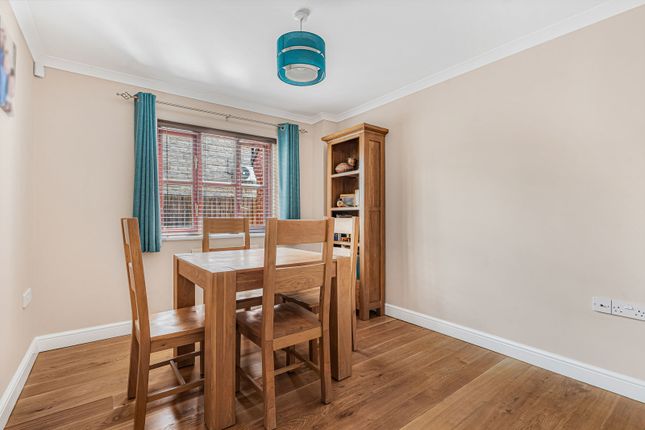 8, Middle Farm Close, Chippenham photo 4