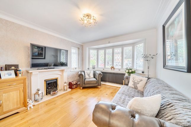 41 Arlington Drive, Ruislip photo 3