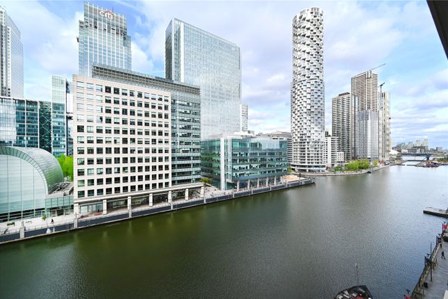 Flat for sale in Discovery Dock Apartments, 3 South Quay Square, Canary Wharf, London