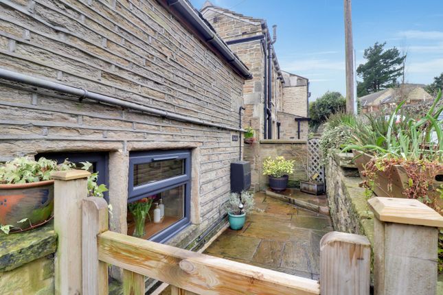 DOVE COTE, BURNLEE GREEN, HOLMFIRTH photo 3