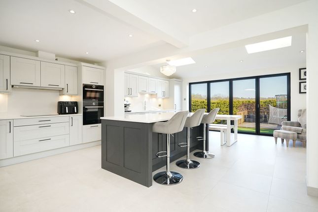 5 Ashhurst Close, Chesterfield photo 2